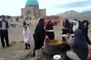 طبخ و توزیع اش نذری در فاطمیه در خانیک فردوس