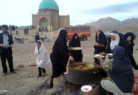 طبخ و توزیع اش نذری در فاطمیه در خانیک فردوس