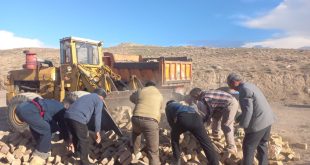 جابجایی آجر های اطراف امامزاده